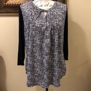 Jones New York tie and hook-eye close long sleeve abstract print stretchy top